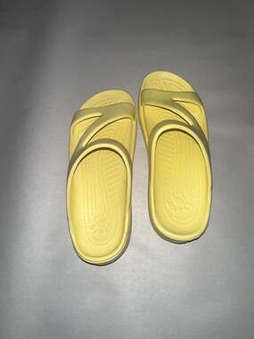 Dawgs Women's Z-Strap Slide Sandals Yellow